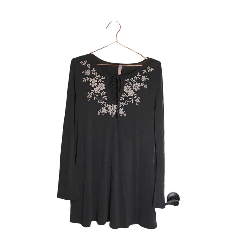 Alya Embroidered Bell Sleeve Flowy Dress from Francesca’s size medium
